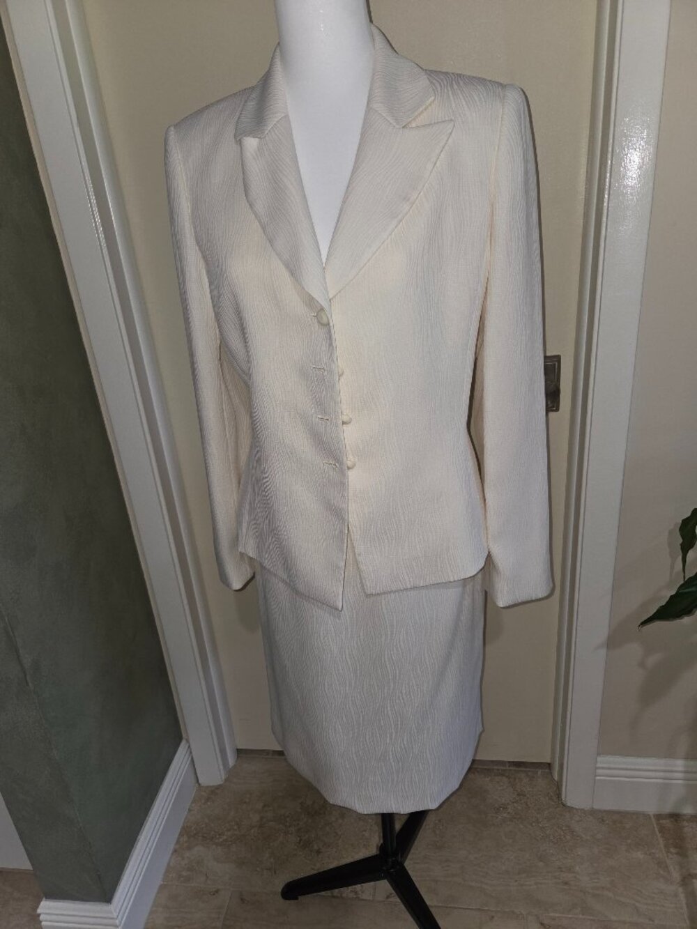 Vintage Tahari Arthur S Levine Cream Wave Jacquard Cocktail suit